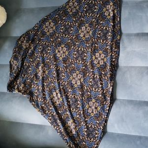 Super cute multi-color XS lularoe skirt. Perfect for dress codes.